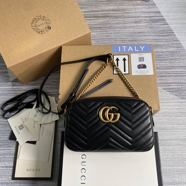 进口原厂皮配全套包装 Gucci Gg Marmont系列 正品原厂皮相机包 447632 尺寸 24*13*7 每个牌子都有必须有一款相机包来撑场面..而这款