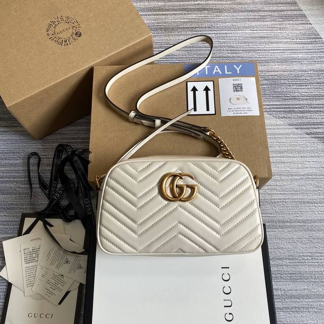 进口原厂皮配全套包装 Gucci Gg Marmont系列 正品原厂皮相机包 447632 尺寸 24*13*7 每个牌子都有必须有一款相机包来撑场面..而这款