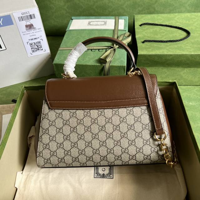 配全套原厂绿盒包装 Gucci Horsebit 1955系列中号手袋 Gucci Horsebit 1955系列采用棕色和乌木色gg Supreme帆布呈现 - 点击图像关闭