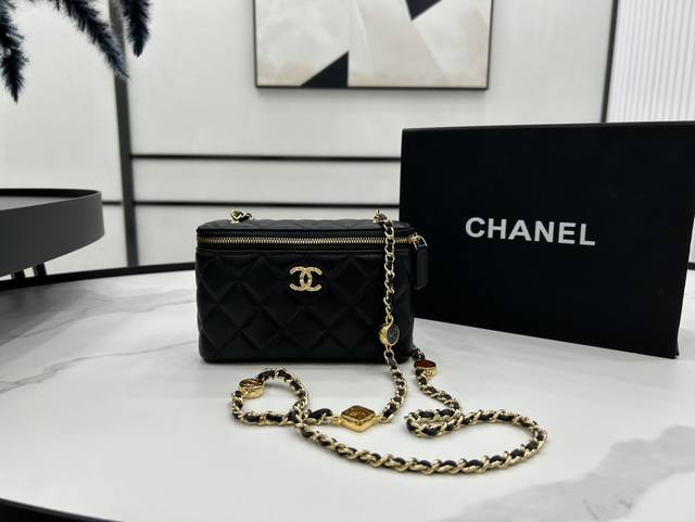 Ap3676 Chanel 23A 高级手工坊系列 限量版宝石链条盒子包全球限量版宝石链条小盒子 国内到货没几只 非常难得 链条五颜六色的小宝石 非常好看 版型