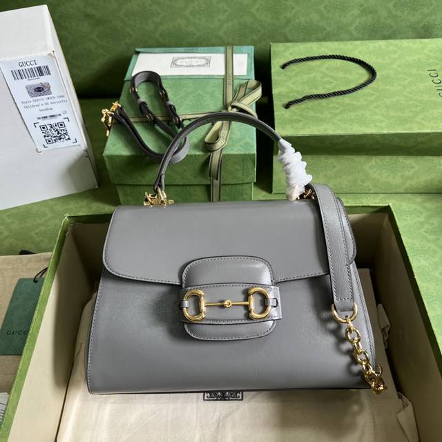 配全套原厂绿盒包装 Gucci Horsebit 1955系列中号手袋 Gucci Horsebit 1955系列采用灰色和乌木色gg Supreme帆布呈现