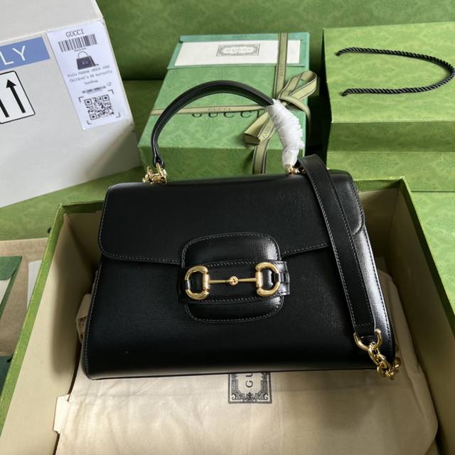 配全套原厂绿盒包装 Gucci Horsebit 1955系列中号手袋 Gucci Horsebit 1955系列采用黑色和乌木色gg Supreme帆布呈现