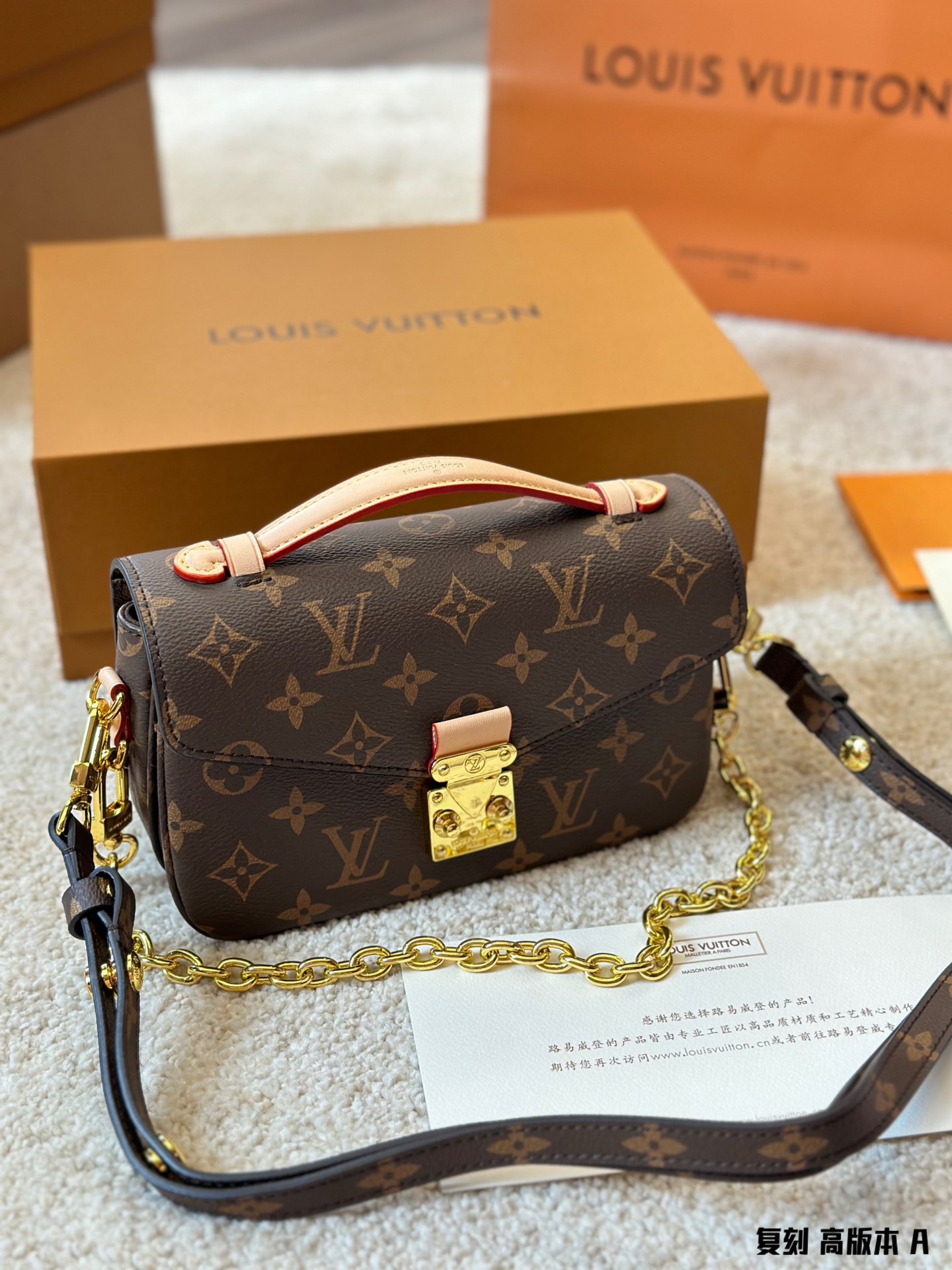 复刻 高版本 Lv Pochette Metis East West Mini 新款邮差包 Lv邮差包老花手提单肩斜挎包 优雅低调的外形设计和宽敞的包身更加入了