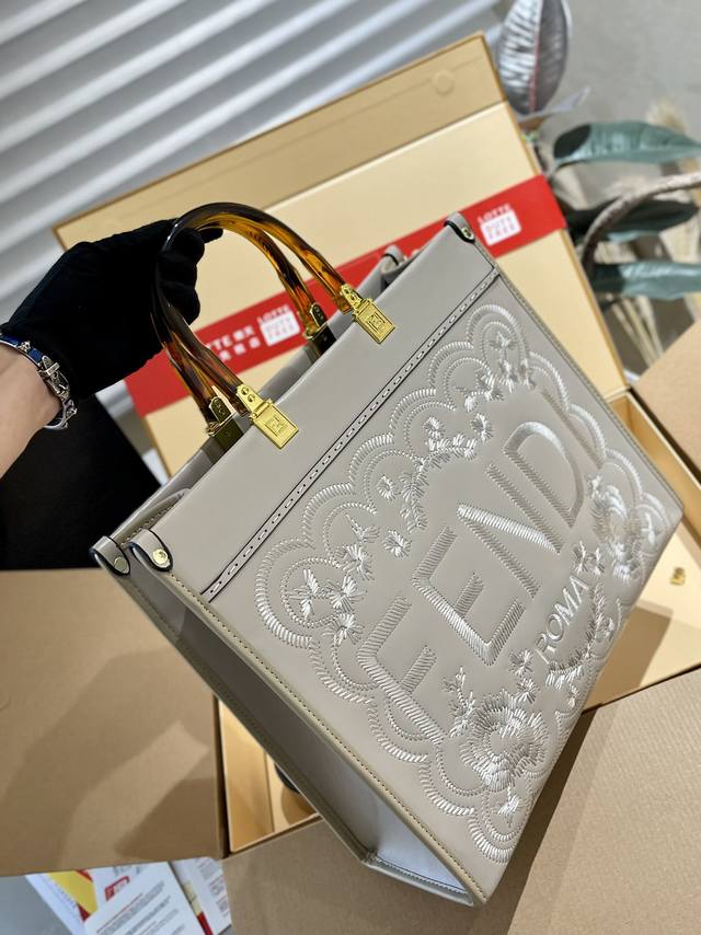 Fendi 芬迪刺绣sunshine Tote 托特包 简直无法拒绝 超显气质 高级感十足 集美必入款 尺寸36.31