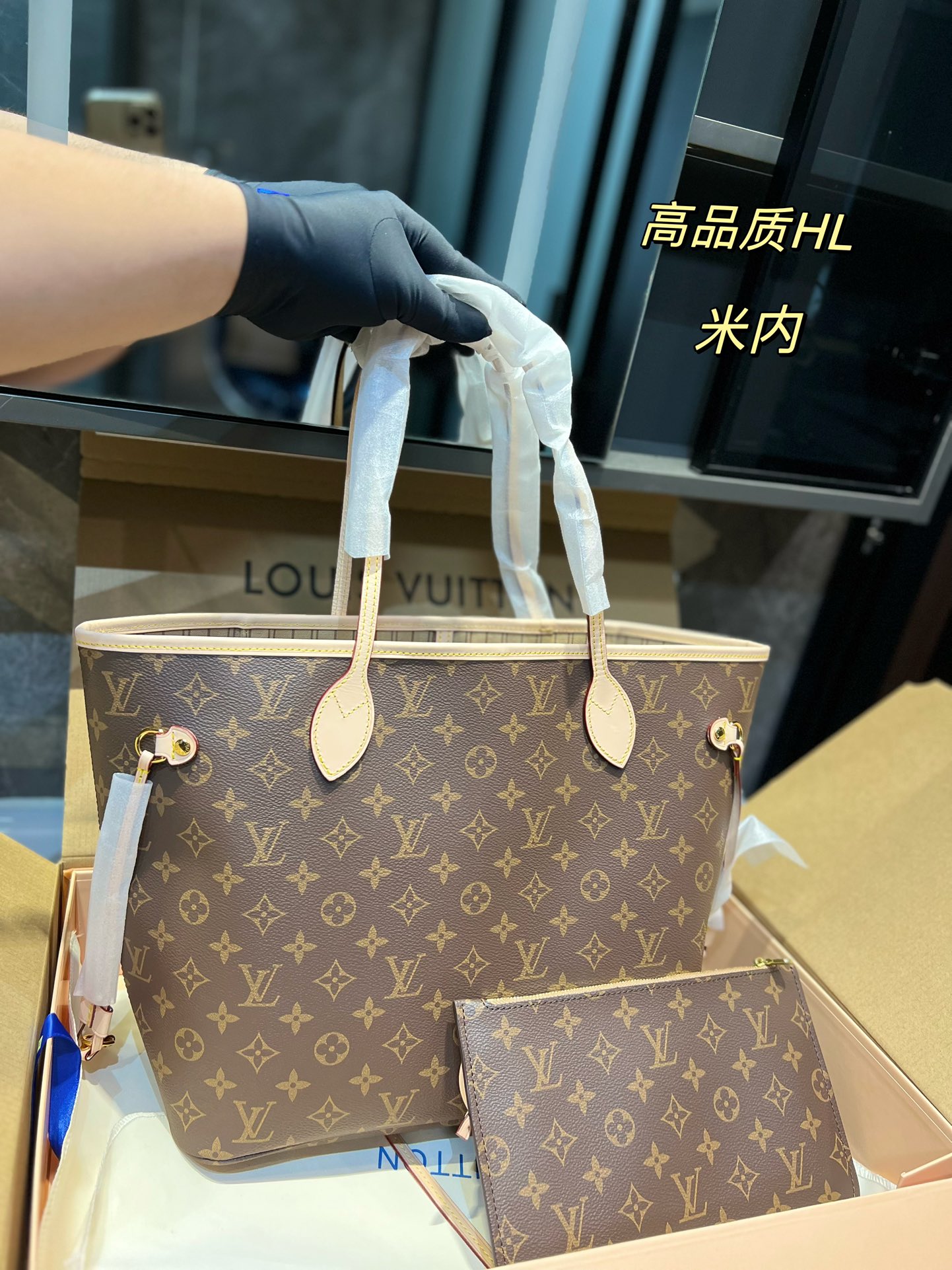 飞机折叠礼盒 Lv 爆款 购物袋 原单lv 系列 购物袋 Onthego 购物或周末出游 拎起 Onthego 手袋即刻出发 Lv 新款 购物袋尺寸 32*16