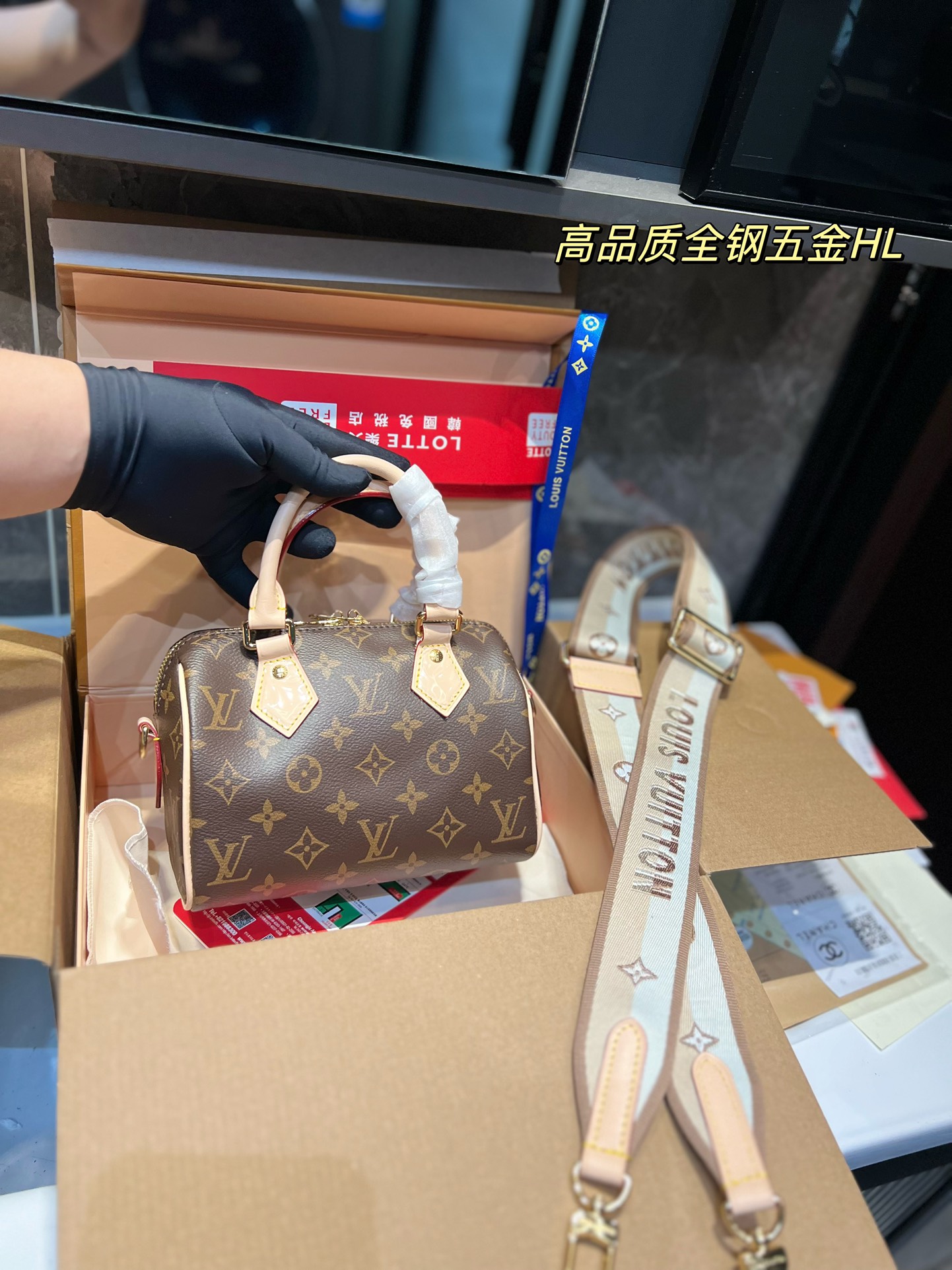 折叠飞机 Lv Speedy 20枕头包 Lv 新款系列 City Keepal手袋,全网首发 Lv Speedy Nano 枕头包这款retiro 手袋以标志