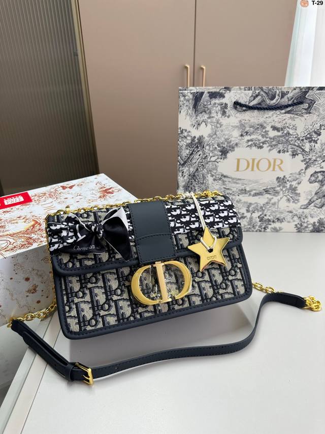 Dior 迪奥老花蒙田链条包 帆布老花搭配cd金色扣环 方正包型 单肩斜挎都 复古又时尚 四季百搭款 T-29尺寸24.8.15折叠盒星星挂件丝巾