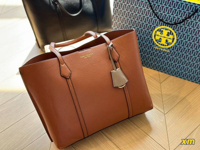 上新tory Burch 托里伯奇新品购物袋手提单肩多用 定制面料logo五金原版一比一品质 炒鸡百搭实用的一款 喜欢的美妞赶快入手吧 店主推荐 质量超赞 尺寸