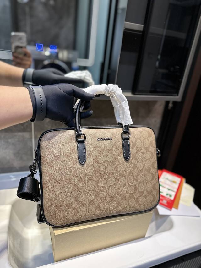 Coach 蔻驰liam 33公文包 男士手提包 电脑包 经典logo搭配原厂工艺材质 休闲百搭 采用精湛镶嵌细工 实物拍摄 原厂原版面料 S 尺寸24 X 3