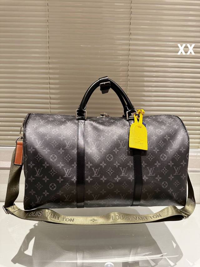 旅行包 超酷中lv Keepall老花旅行袋 Lvkeepall 出差旅行最常用的一只包 这是超酷的一只包 可以做健身包 也可做旅行袋 容量超级感人非常的实用