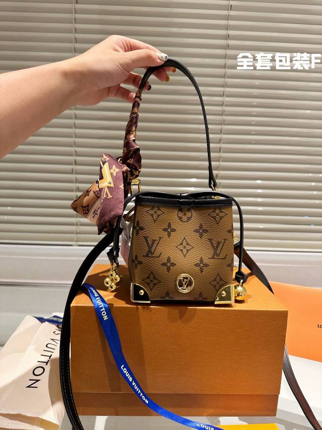 配盒 23Ss新品 Size 12*11Cm Lv家 Noe Purse 小烧麦真的巨可爱 包包的容量还 两条肩带 一长一短 放不下大手机 肩带可以调节哦 但很 - 点击图像关闭