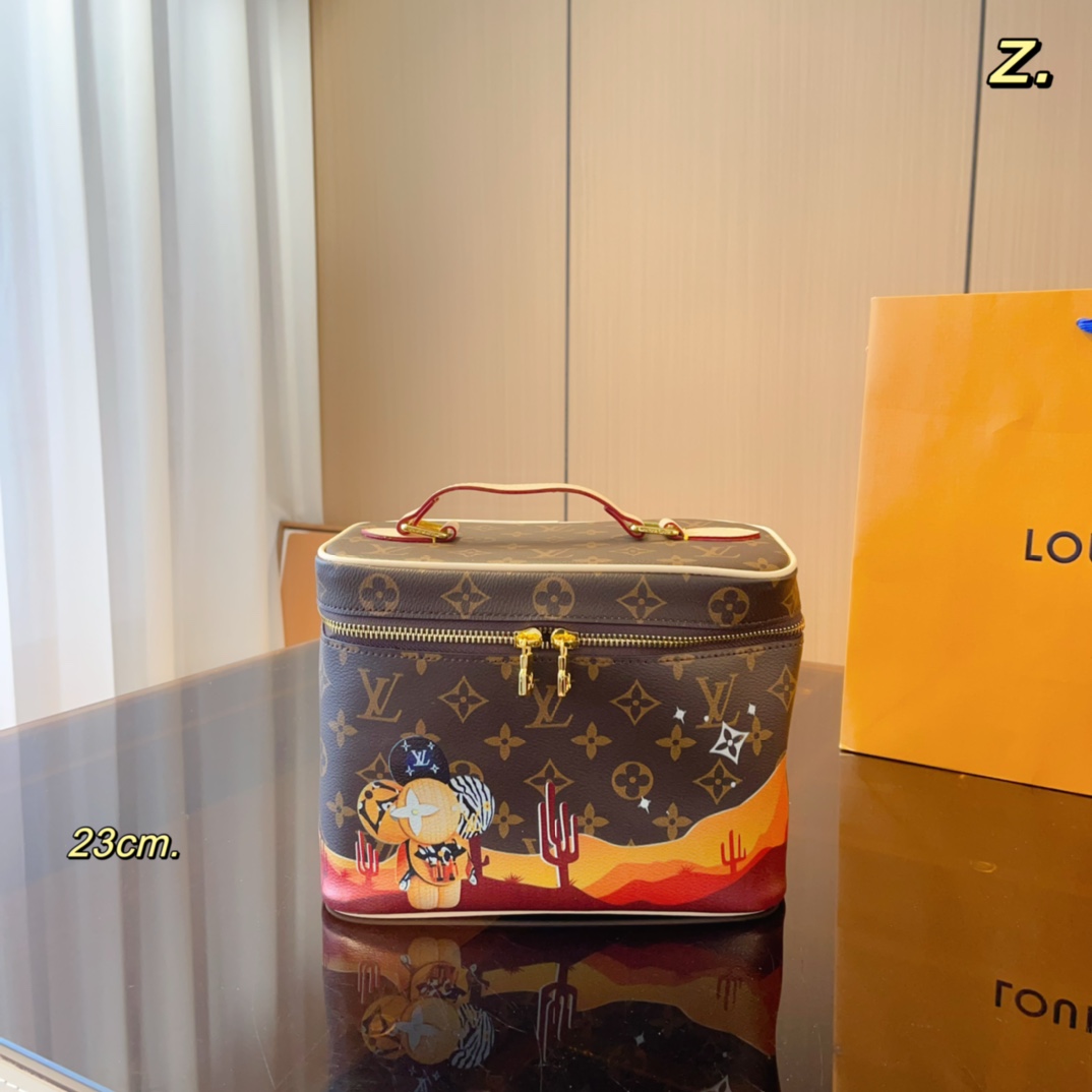 Lv. Nice 化妆包 出行 超级方便 所有化妆品统统装下 手提包 百搭哦 搜索 Lv 化妆包尺寸 23*14*17 20*12*14 17*10*12Cm