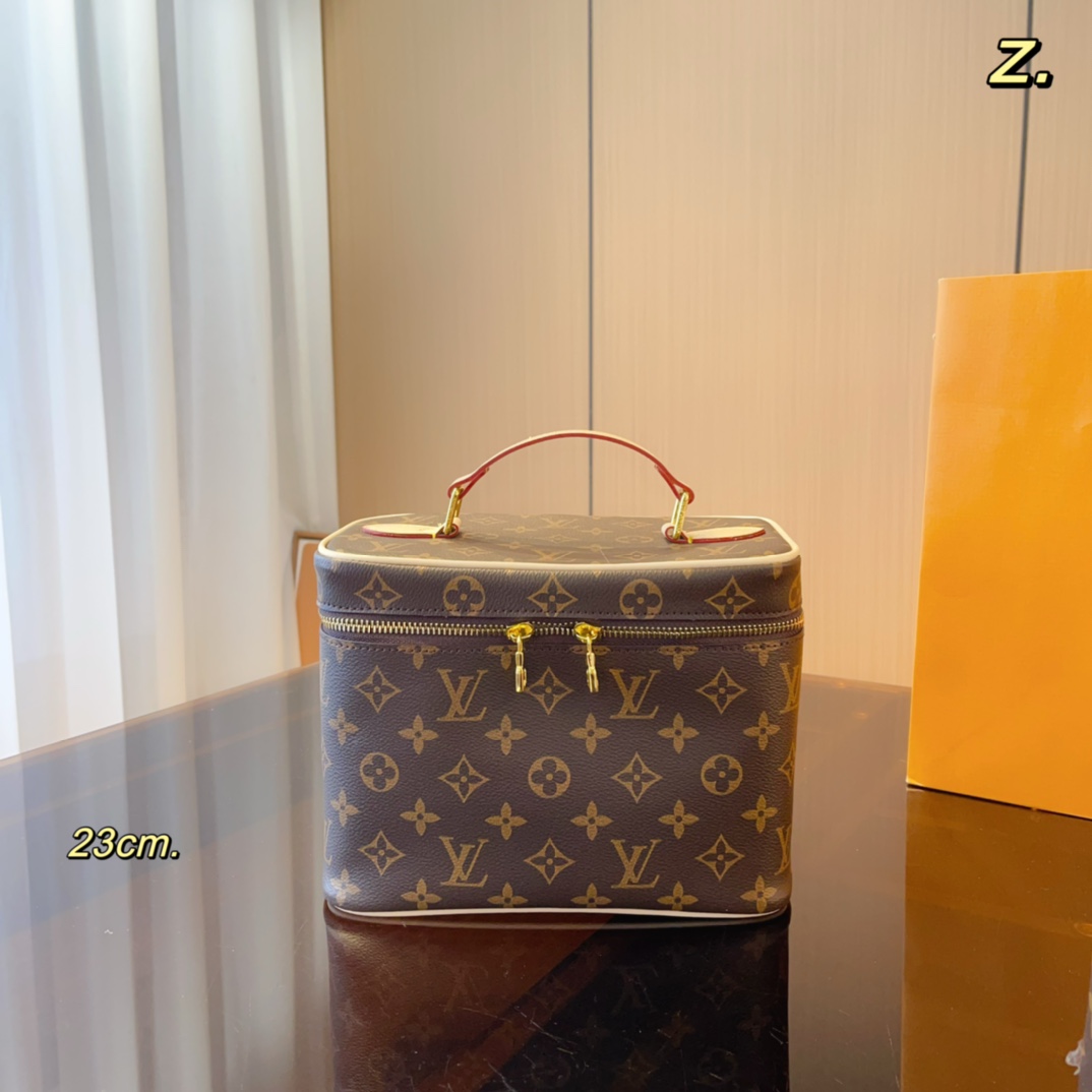 Lv. Nice 化妆包 出行 超级方便 所有化妆品统统装下 手提包 百搭哦 搜索 Lv 化妆包尺寸 23*14*17 20*12*14 17*10*12Cm