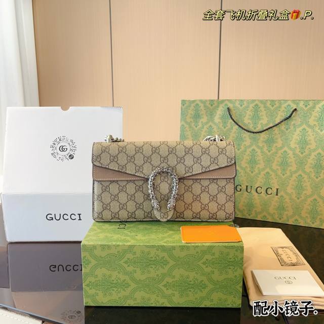 配飞机折叠礼盒 Gucci 古奇 新款 酒神链条包名字来源于古希腊罗马神话中的酒神 虽为手袋界的新秀 但即使是在it Bag层出不穷的今天 经典包款里也有它一席