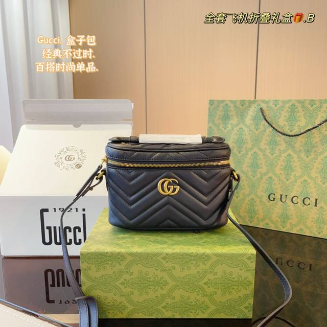 配全套飞机礼盒 Gucci Marmont 经典新款 化妆包 Marmont作为经典王牌的新成员 作为宠儿精选的人员 以标志 Gg字母交织融合 全新设计风格化妆