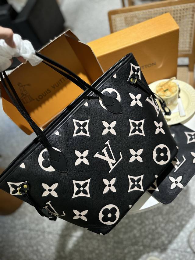 头层牛皮 折叠礼盒官网飞机盒 原单lv Neverfull 购物袋 入门级的款式哦 绝对的终身款 此物经典不言而喻 街拍和实用都是非常nb的选择 大家拿到后可以