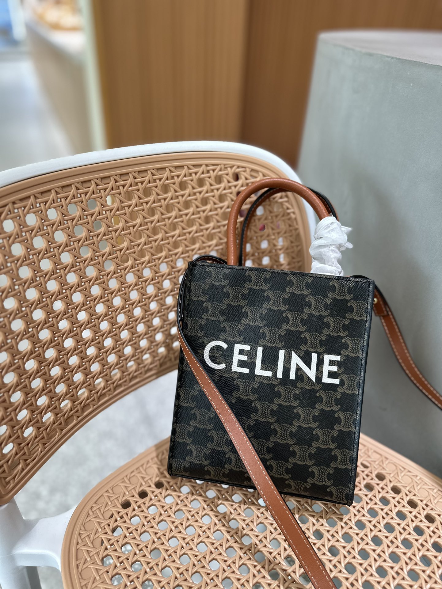 折叠礼盒 Celine赛琳 Cabas Tote Mini帆布拼皮手提袋购物袋单肩斜挎包celine 赛琳 Cabas Phantom凯旋门印花tote包 水桶