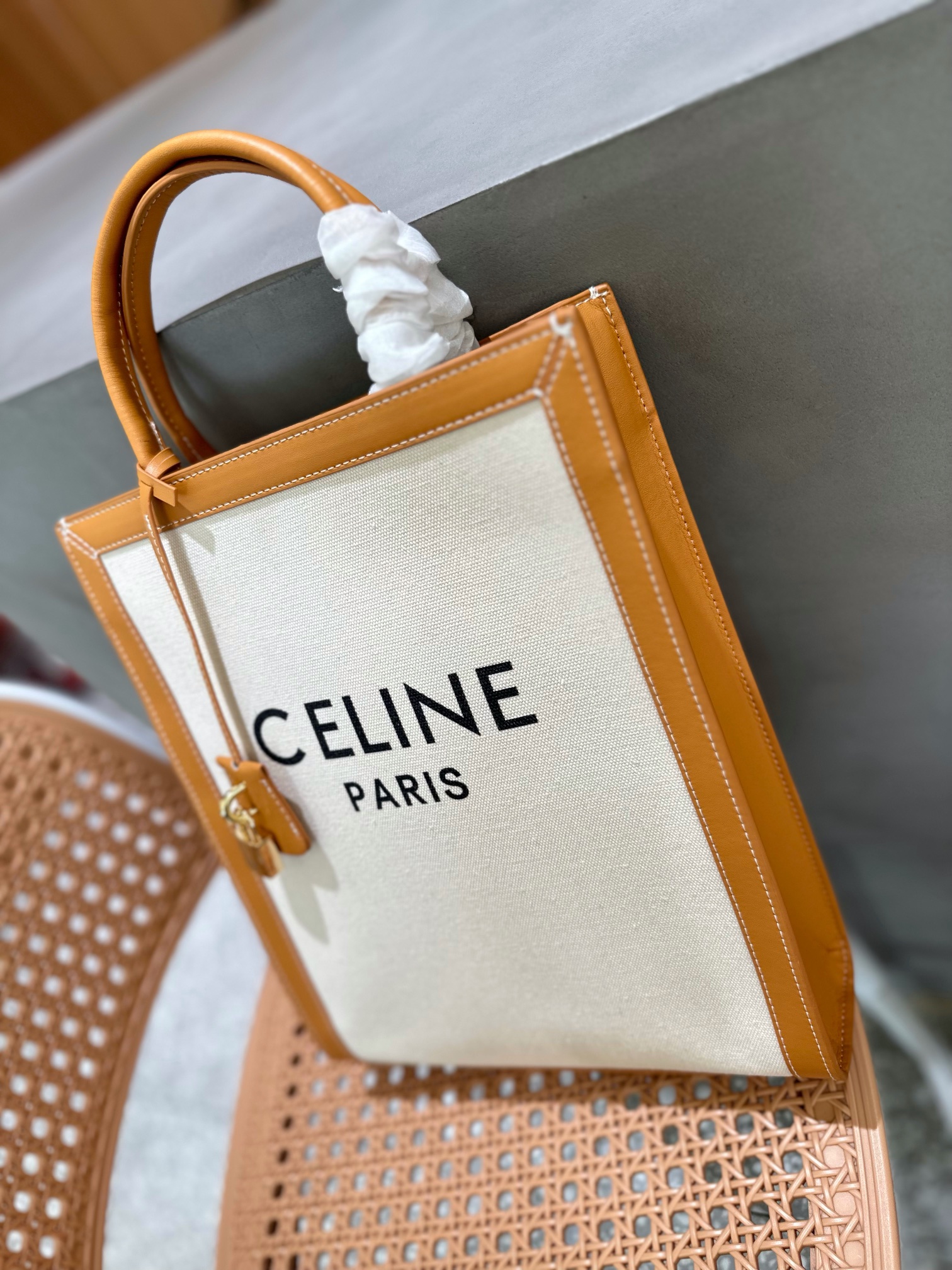 折叠礼盒包装 Celine赛琳 Cabas Tote Mini帆布拼皮手提袋购物袋单肩斜挎包celine 赛琳 Cabas Phantom凯旋门印花tote包 - 点击图像关闭