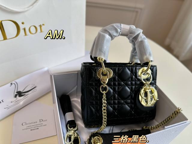 折叠盒 Size:16 13.5 Lady Dior 迪奥三格戴妃手提包 以藤格纹缉面线打造醒目的绗缝细节 时髦典雅的设计经久不衰 两条肩带 手提 斜挎都 优雅