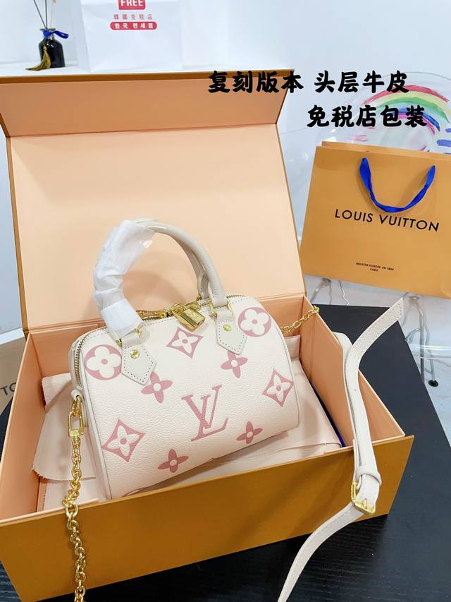 免税店包装 尺寸20Cm Lv Favorite枕头 纯皮系列 牛皮版本奶油系列 小仙女们看过来 奶呼呼的软软的 颜值超高很百搭 可甜可酷可优雅 轻松驾驭各种风