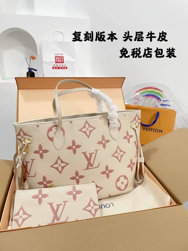 免税店包装 纯皮系列 头层牛皮 Lv新款购物袋系列鸣0 路易威登今年有不少粉色包包可以选择 比如草莓牛奶系列 从去年年底开始就火到不行大面积的米色 让这个系列的