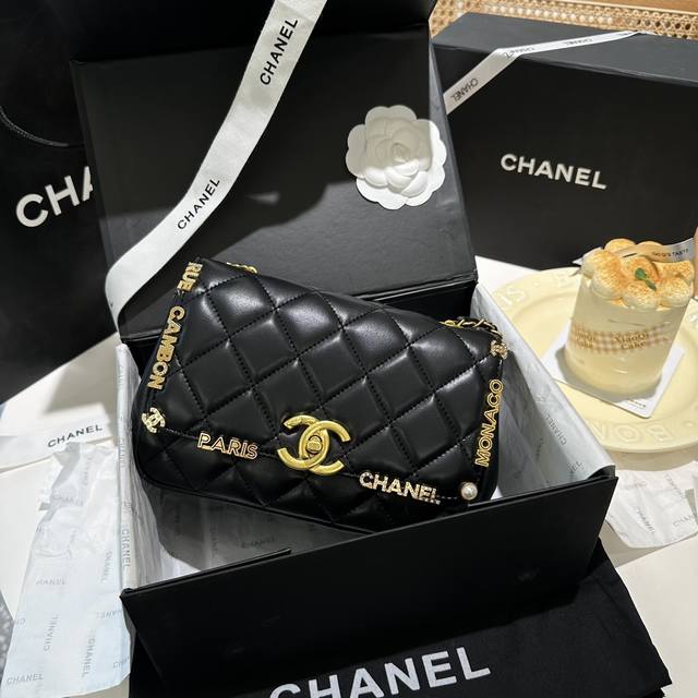 折叠礼盒包装 2023新款chanel 珐琅珍珠logo单肩包 尺寸20*13Cm 时髦精必备