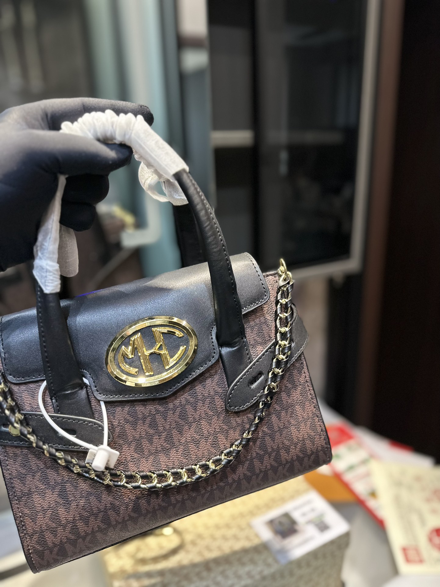 礼盒包装 Michael Kors Mk Carmen系列饺子包 官网精选款 代购品质mk圆桶包 手提单肩包 手感超舒服 高纯度ykk五金 永不褪色 超级美 精