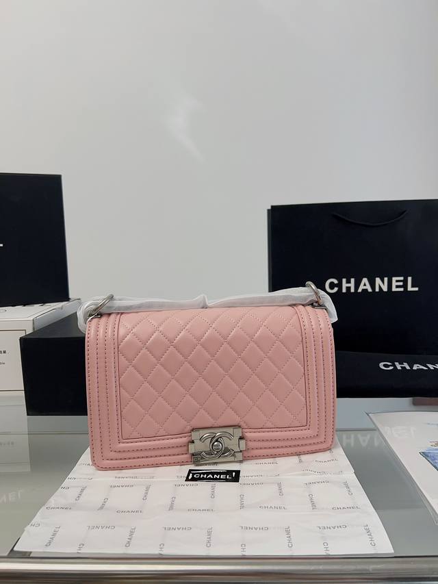 Chanel Leboy黑银羊皮颜色图