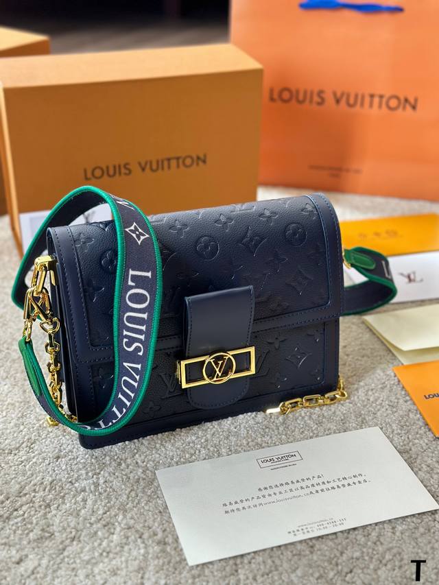 Louis Vuitton Ss23 走秀款dauphine达芙妮邮差包 全牛皮 万能搭配四季 夏日轻薄都能hold住 复古但上身时髦的信封包 线条硬朗流畅 绝