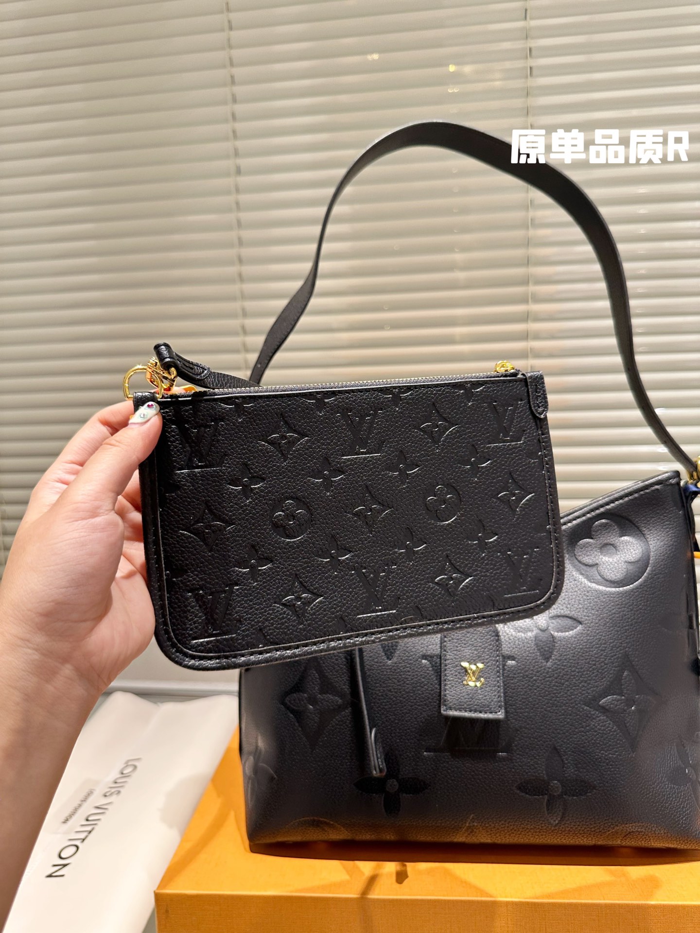 折叠礼盒尺寸29.20 Lv Carryall 流浪包 经典百搭 优雅大气 上身绝美 这份质感 小仙女们值得拥有