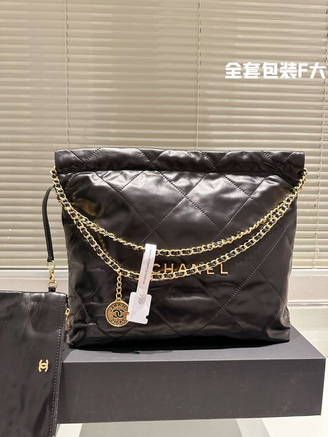 纯皮版 折叠礼盒 Chanel全新配色 皮质油亮柔软光泽小牛皮 22Bag 以数字命名的 垃圾袋 2021 年10 月 Chanel 品牌艺术总监virgini - 点击图像关闭