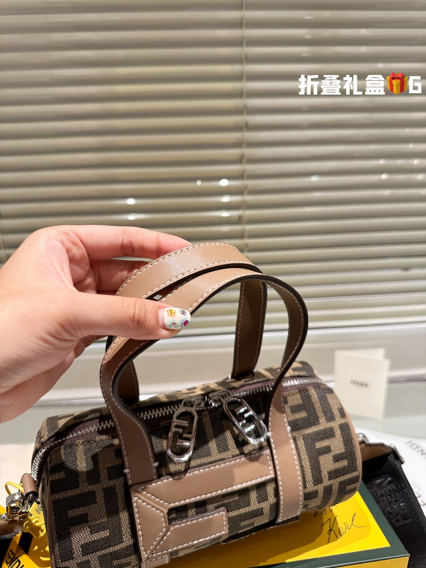 牛皮版本 原单复刻版 Fendi 芬迪 微爷同款网红vintage复古老花f帆布枕头包 潮人们背的最多的包包大概就是fendi芬迪的这款 单肩 斜跨都不是问题