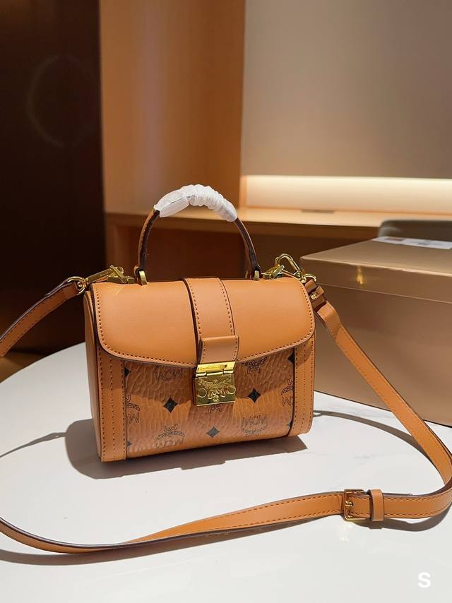 Mcm Tracy Satchel 波士顿手提包 尺寸20Cm 礼盒包装