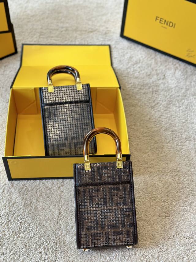 迷你 尺寸 14 18Cm F家 Fendi Peekabo 购物袋 经典的tote造型 亮片托特包