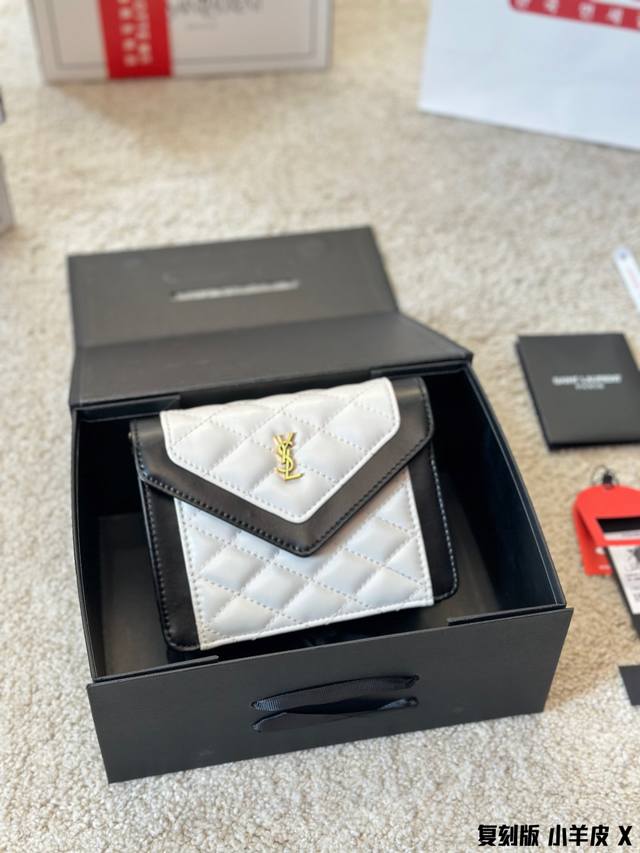 复刻版 Ysl 圣罗兰 Gaby绗缝 专柜新品 明星款据说上市不到 一个月被抢空 超多博主推荐 保留了ysl一贯的摇滚精神 走的都市随性风 值得打 Call 要