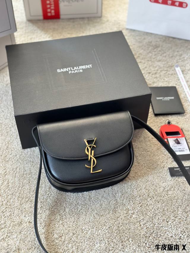 复刻版 牛皮 圣罗兰斜挎小猪包 Saint Laurent 圣罗兰复古风小方包cassandra经典信封小方包造型 内有双隔层 容量大 很实用 最具特色的就是这