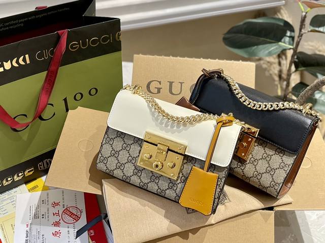 原厂皮 折叠礼盒+官网外箱+证书 Gucci Padlock 高级 月光宝盒 肩背包 此款颇具结构感的肩背包采用高级人造帆布精心打造 肩带搭配从典藏设计中直接取