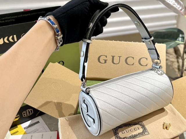 小号 礼盒包装 Gucci古奇新品圆筒包 推荐自留 超百搭的一款 尺寸20 - 点击图像关闭