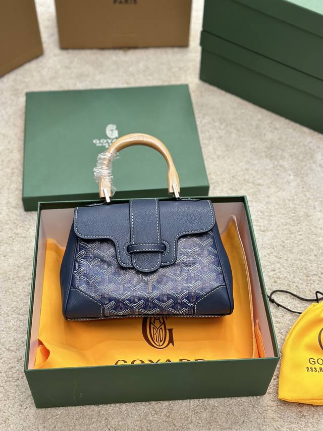 配盒 Size 20*16Cm Goyard 戈雅 代表性的包款 西贡包 手机 口红 卡包 粉饼 钥匙都能放 非常实用 - 点击图像关闭