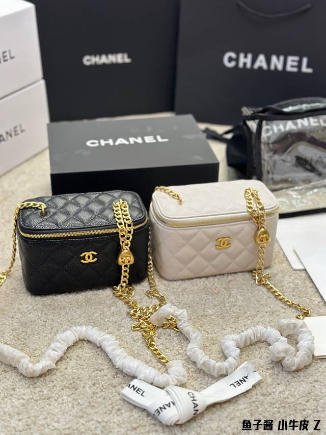 鱼子纹 小牛皮 Chanel23S 爱心扣长盒子太美啦生 颗粒纹小牛皮 复古做旧金链子 黑金配色优雅高级二 底部还有双c走线大 Logo 细腻精致 复古金链不用