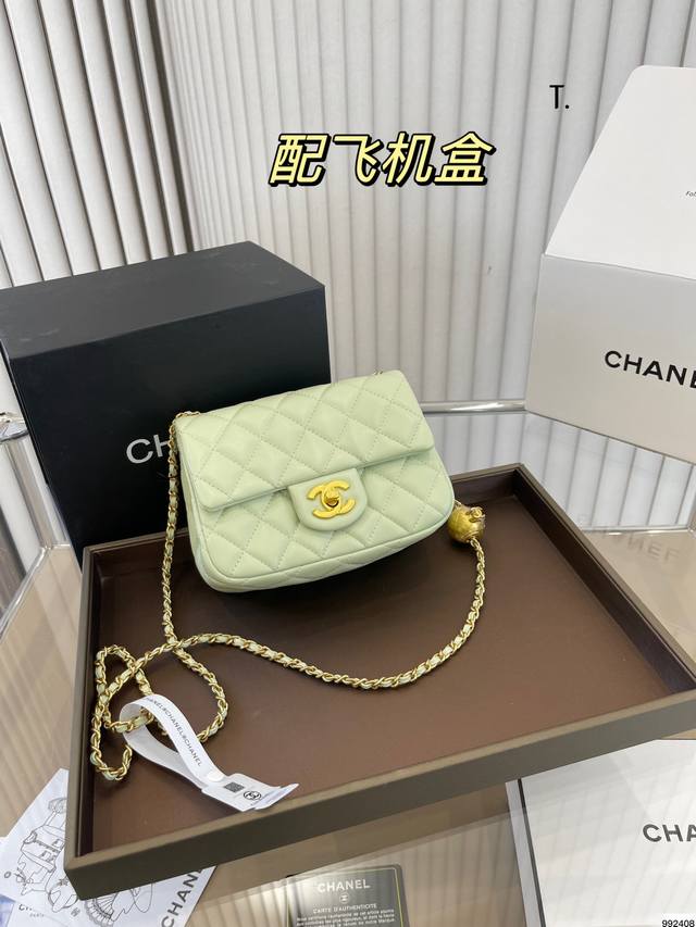 飞机盒 香奈儿方胖子金球包 Chanel新品 精致好看 肩带长度可调节 真的没有不入手的理由了 尺寸:17 12