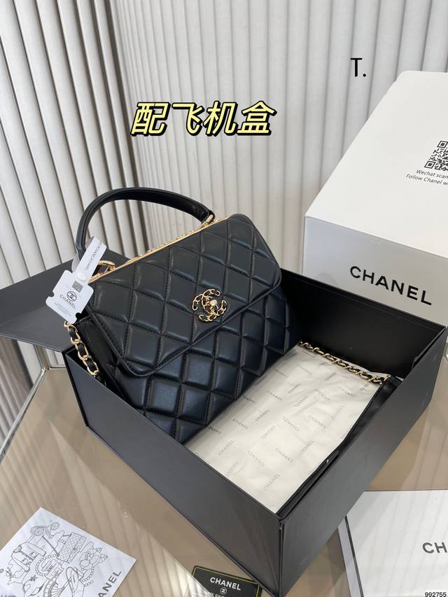 飞机盒 香奈儿包包新款 小香chanel Cc Trendy 结合了cf的优雅 Handel的干练 Trendy真的是太好看了吧.... 尺寸 25 19