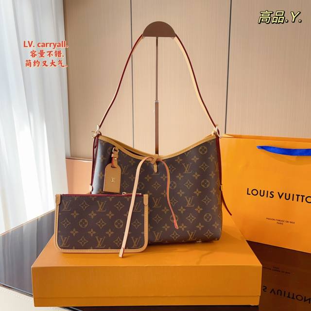 配折叠礼盒 Lv Carryall 新款购物袋 这款包真的太有味道了 浓浓的复古风情 Vintage 的精髓体现的淋漓尽致 灵感源自档案馆的复古细节 尤其值得称