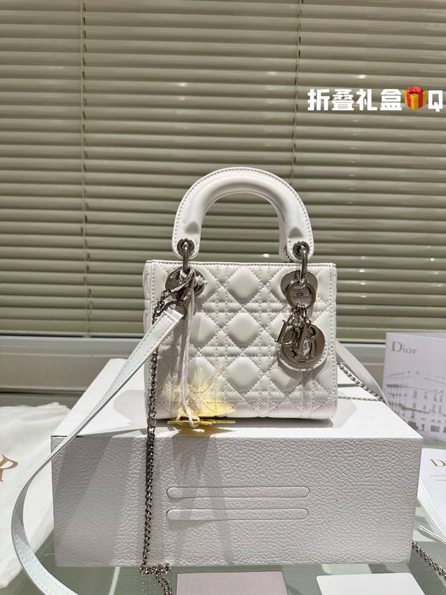 配折叠礼盒 配金色dior小星星 尺寸 3格18Cm 高品版.升级出货 Dior 戴妃款 搭配最新的字母肩带 更加加分 小羊皮材质