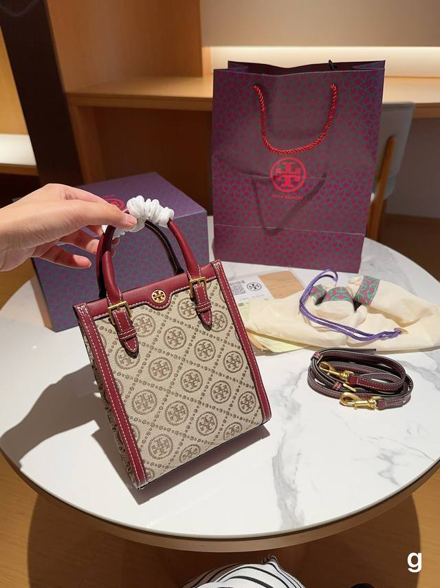 Tory Burch 托里伯奇tb T Monogram 迷你琴谱包 尺寸16 19 礼盒包装手提袋 - 点击图像关闭