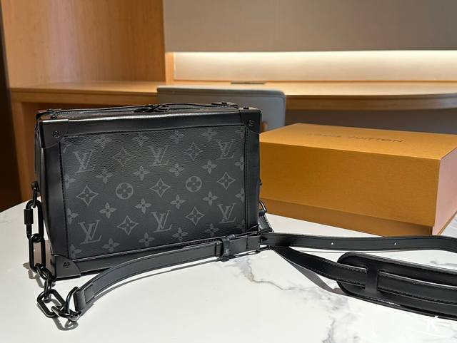 Lv 路易威登 Soft Trunk链条包 秀款软盒子盒子包 尺寸25Cm 礼盒包装