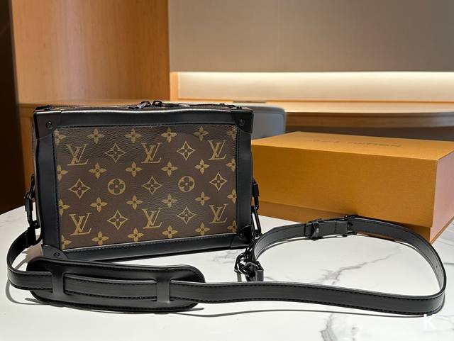 Lv 路易威登 Soft Trunk链条包 秀款软盒子盒子包 尺寸25Cm 礼盒包装