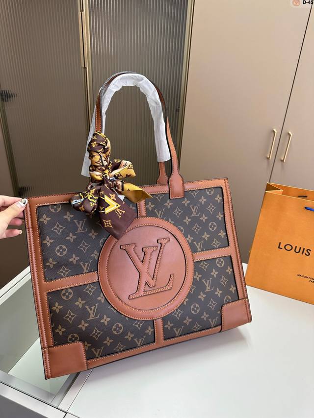 Lv 购物袋 万年不过时 专用lv面料原单五金 原版开模定制 专柜女包 手感超软 超舒服 全部五金都带logo 时尚百搭 网红街拍首选d-45尺寸42.12.3