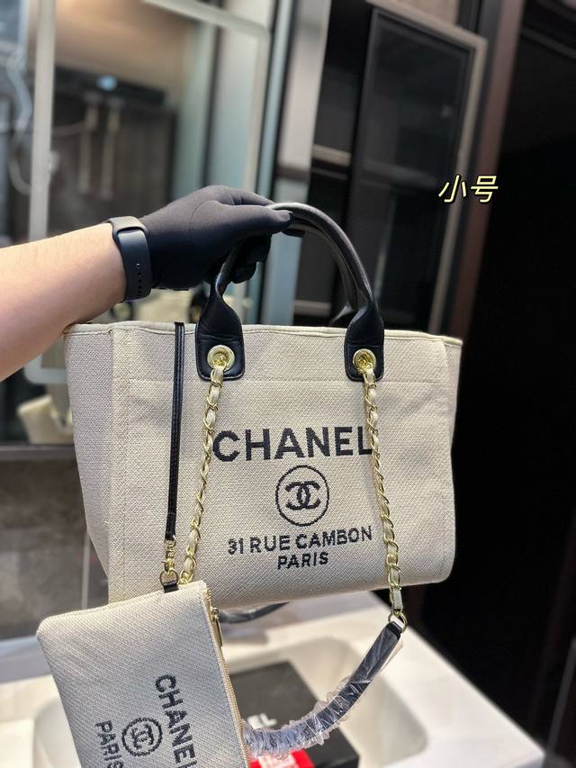 大号 小号 Chanel 新款香奈儿沙滩包购物袋 Chanel帆布沙滩包每年都会出新的款 跟老款不同的logo装饰更加高端大气 容量超级可妈咪包 沙滩包采用帆布