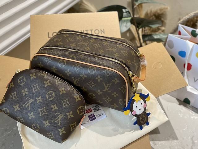 配送中古小挂件 Size:26 15Cm Lv 新品化妆包 手拿包 男女同款 二合一洗漱袋 原版内里 跑量无盒